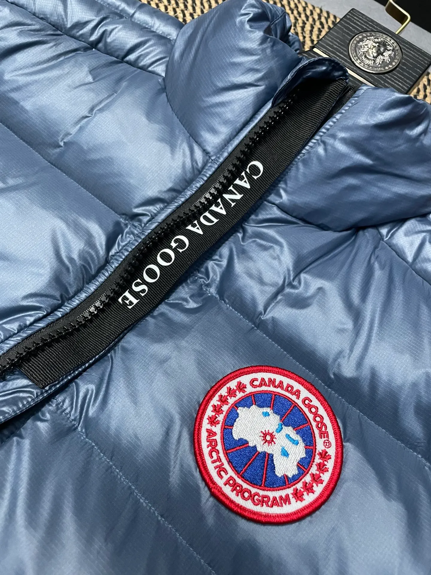 P560 Canadian brand CanadaGoose men's and women's CROFTON lightweight down vest 2229M DWR water-repellent treatment WindWall windproof fabric 700 fleece filling original mold opening details one to one production The upper body effect is stunning Exclusively available on the Xiaohongshu purchasing platform The highest version on the market Size: XS S M L XL XXL